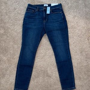 Loft Outlet Skinny Jeans Size 8 petite. New with tags.
